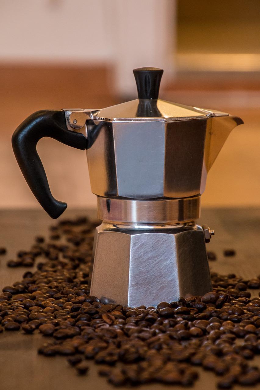 Aromatyczna i intensywna – jak zrobić dobrą kawę?