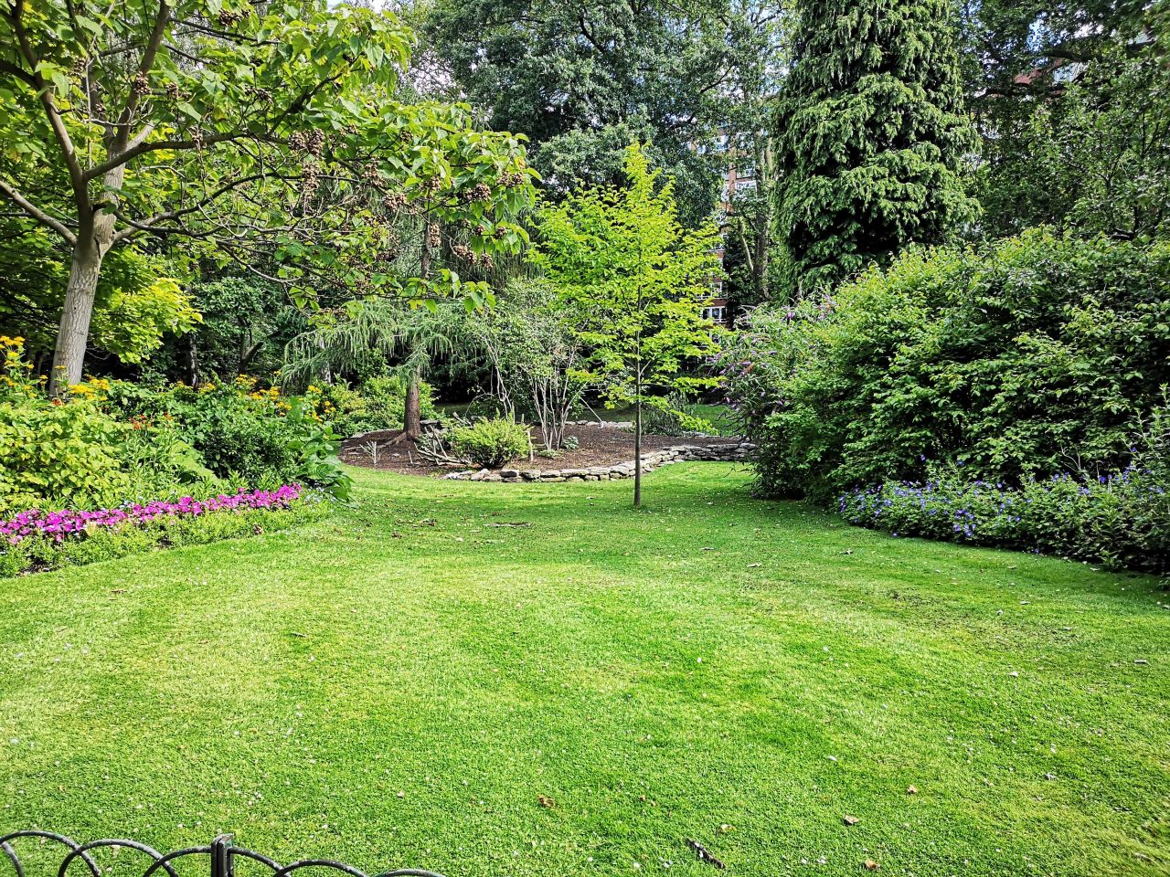 Jak zadbać o swój ogród latem?